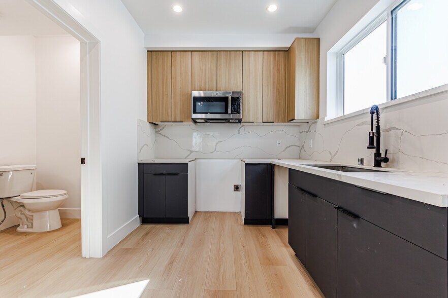 More Photos Of 5209 W 20th St, Los Angeles Multifamily For Sale