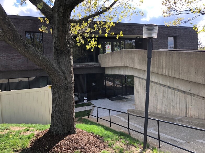 More Photos Of 503 Grasslands Rd, Valhalla Office For Lease