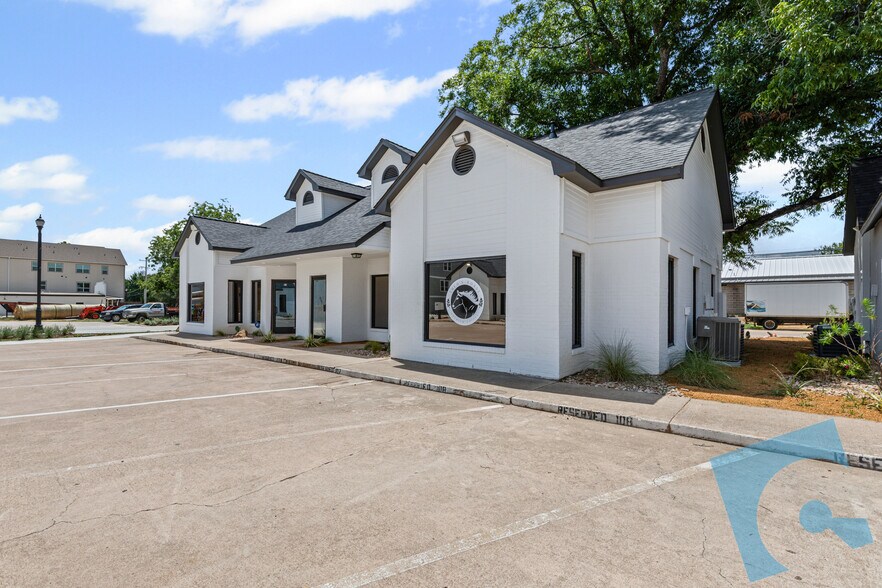 More Photos Of 189 Elm St, Lewisville Office For Sale