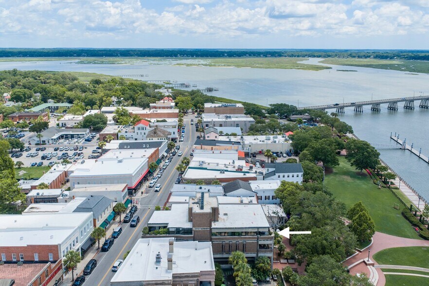 More Photos Of 916 Bay St, Beaufort Office For Sale