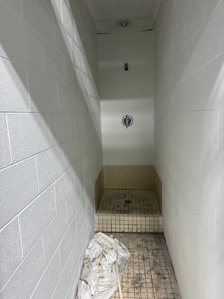 More Photos Of 691 Doctor Martin Luther King Junior Ave, Memphis Flex For Sale