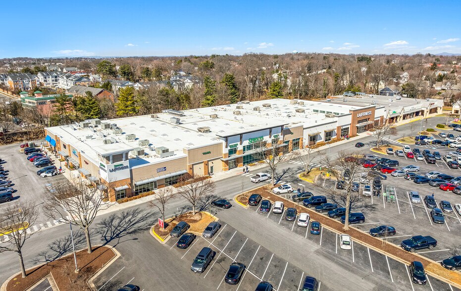More Photos Of 494 Elden St, Herndon General Retail For Lease