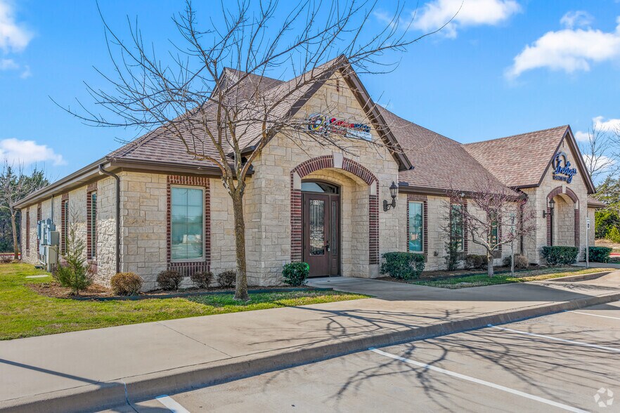 More Photos Of 918 E Pleasant Run Rd, Cedar Hill Medical For Lease