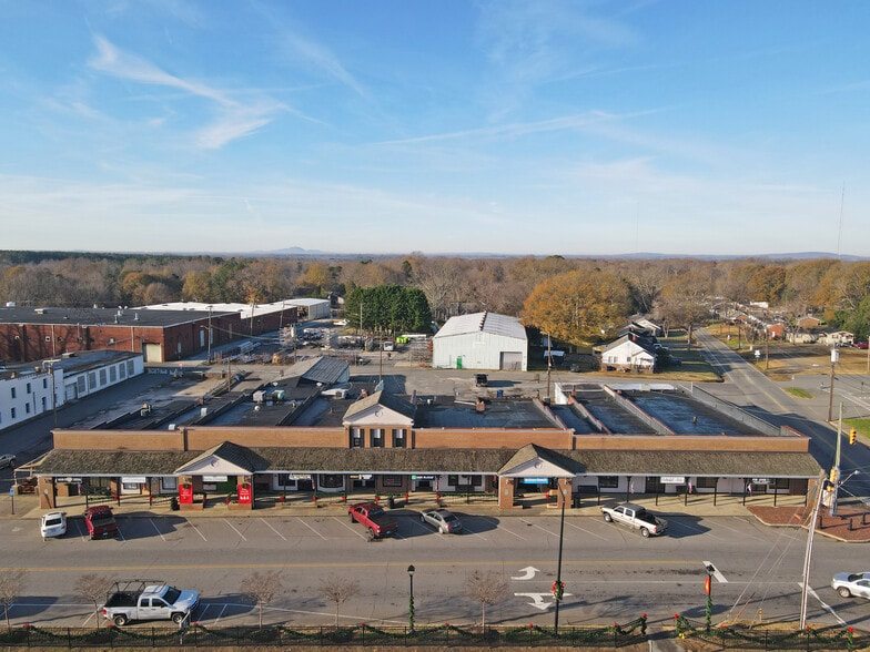 More Photos Of 100-112 S Main St, Stanley Unknown For Lease