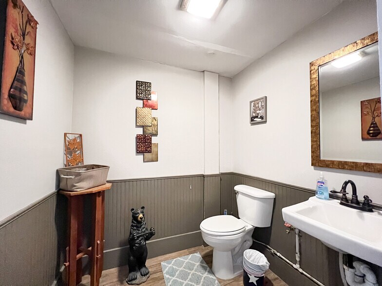 More Photos Of 114 N 5th St, Alpine Storefront For Sale