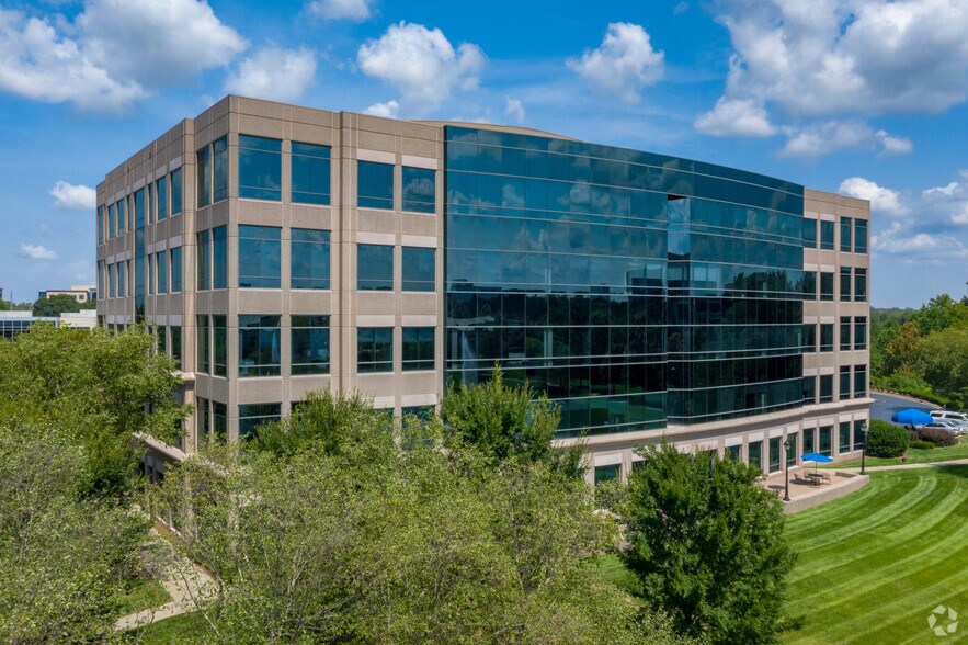 More Photos Of 13777 Ballantyne Corporate Pl, Charlotte Office For Lease