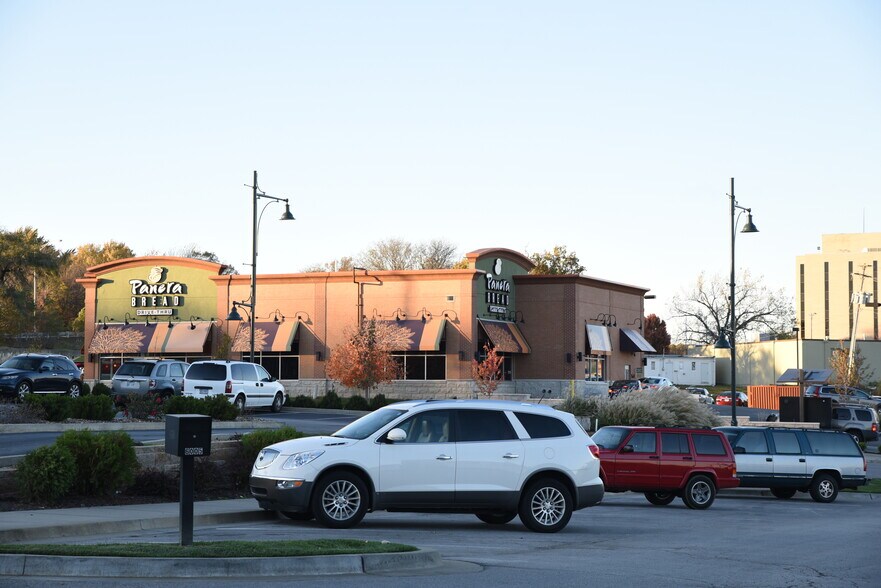 More Photos Of 6021-6029 Metcalf Ave, Mission Unknown For Lease