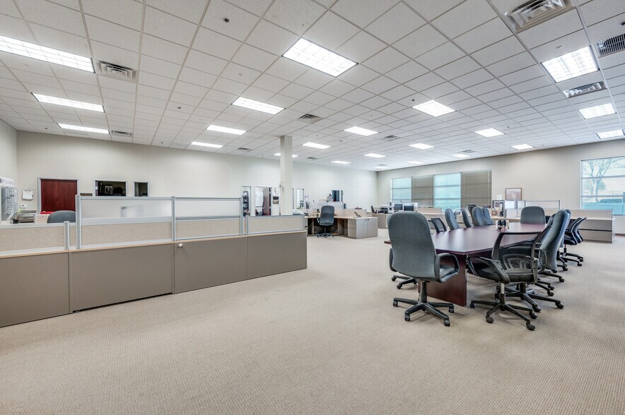 More Photos Of 6652 Pinecrest Dr, Plano Office For Lease