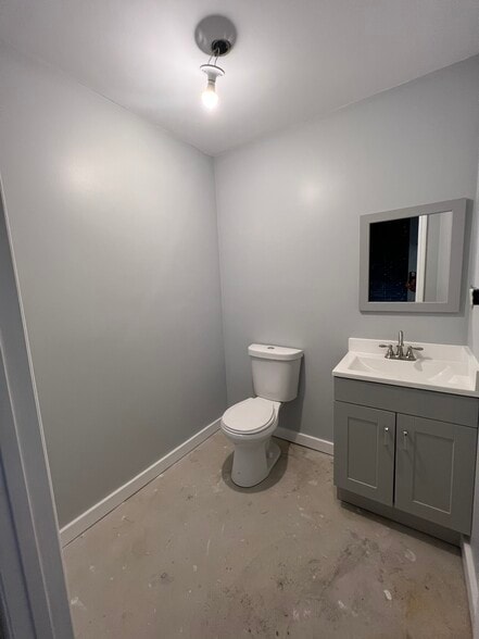 More Photos Of 3115 N Main St, Jacksonville Storefront Retail Office For Sale