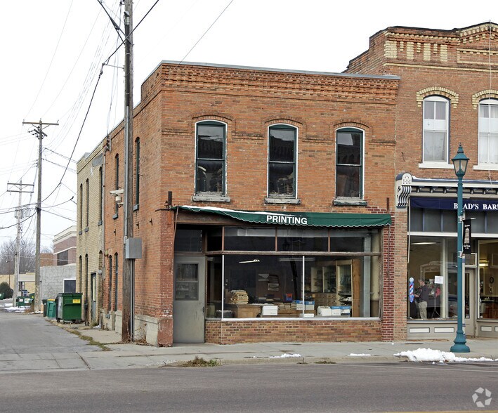 More Photos Of 108 Meridian St S, Belle Plaine Storefront Retail Residential For Sale