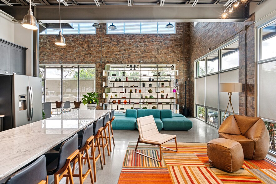 More Photos Of 7330 Exchange Dr, Orlando Warehouse For Sale