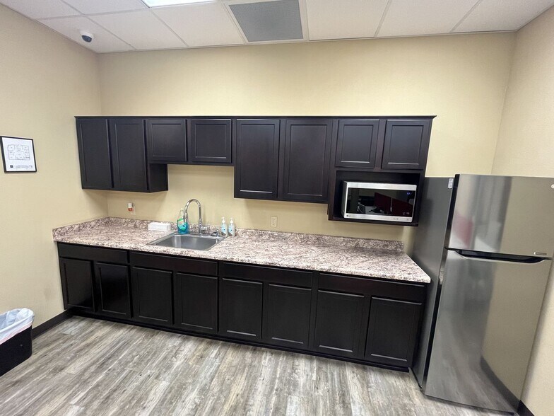 More Photos Of 1350 Jackie Rd SE, Rio Rancho Medical For Sale