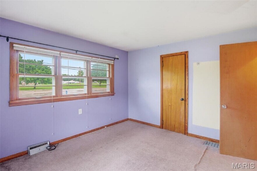 More Photos Of 5912 N Belt W, Belleville Flex For Sale