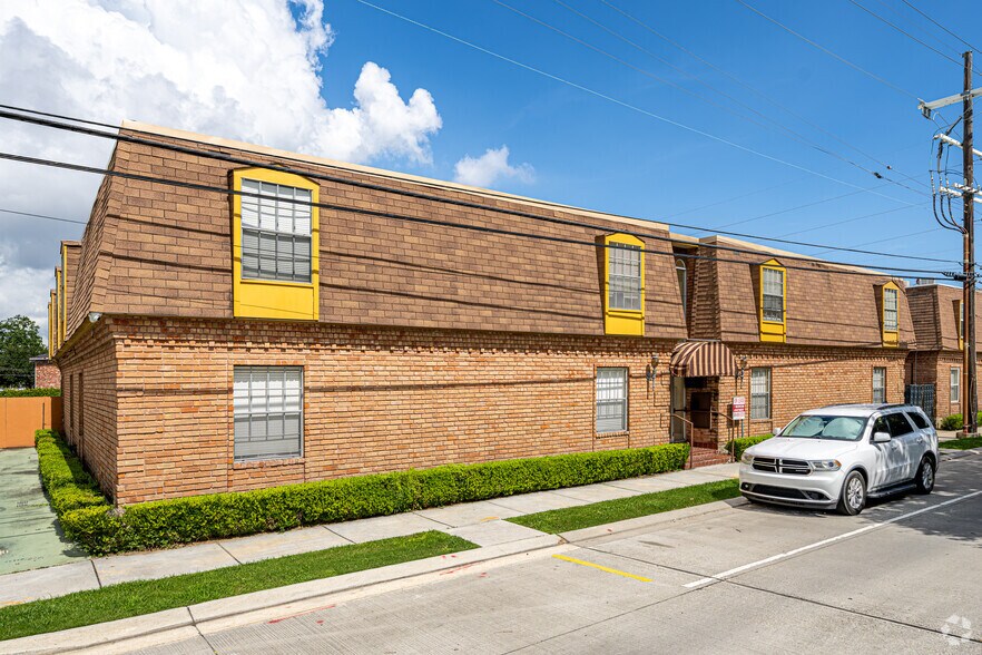 Primary Photo Of 6564 Fleur De Lis Dr, New Orleans Apartments For Sale