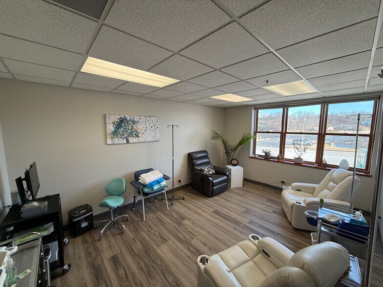 More Photos Of 303 N 2nd St, St Charles Office For Lease