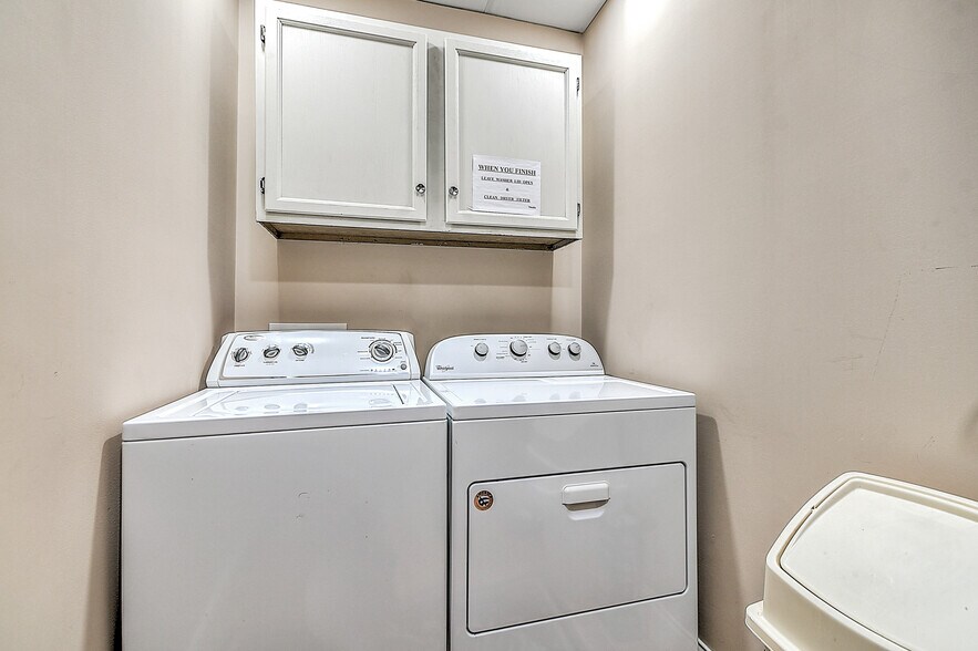 More Photos Of 220 Broad St, Kingsport Flex For Sale