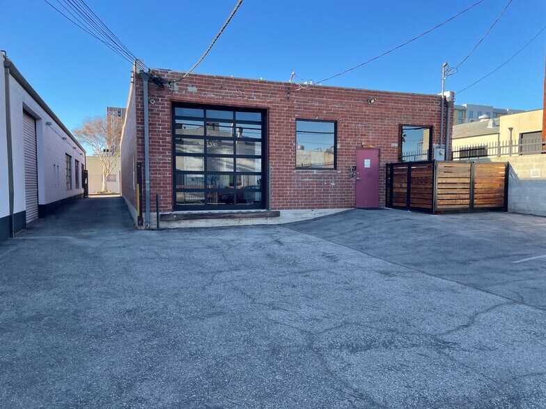 More Photos Of 110 E Santa Anita, Burbank Movie Radio TVStudio For Lease