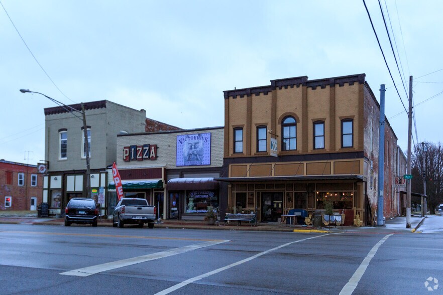 Primary Photo Of 106 S Main St, Kirklin Storefront For Lease