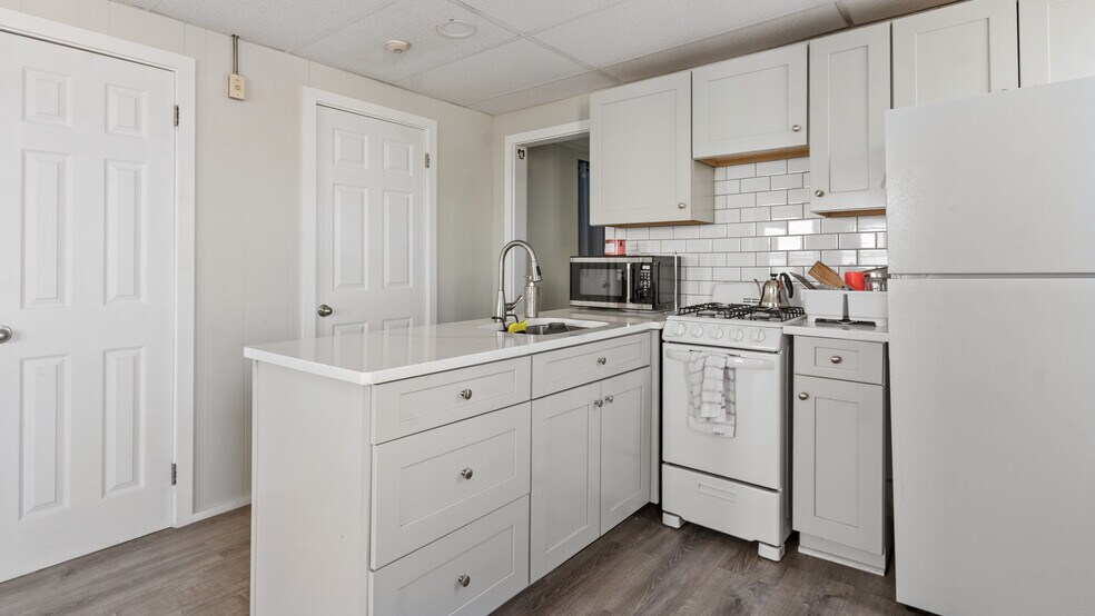 More Photos Of 393 Waterman Ave, East Providence Apartments For Sale