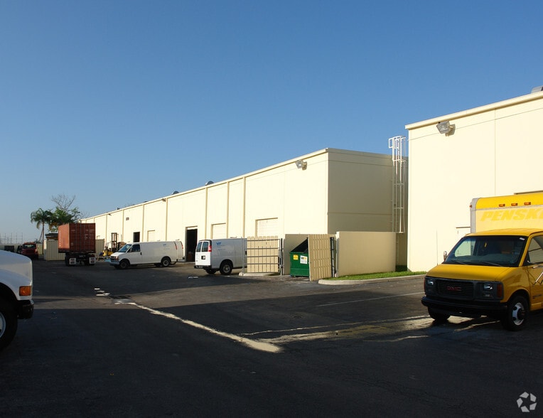 More Photos Of 3750 Hacienda Blvd, Davie Warehouse For Lease