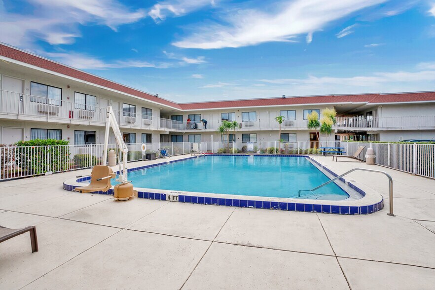More Photos Of 7455 W Irlo Bronson Memorial Hwy, Kissimmee Hotel For Sale