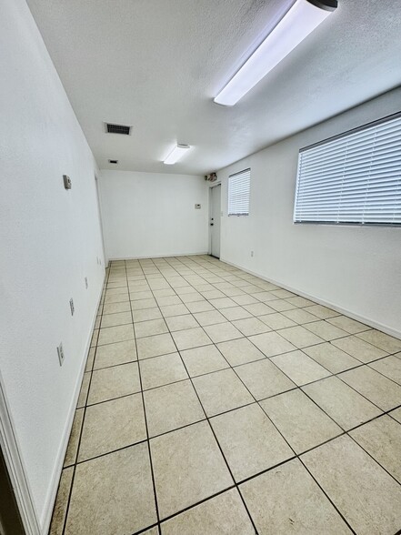 More Photos Of 2323 Bruner Ln, Fort Myers Warehouse For Lease