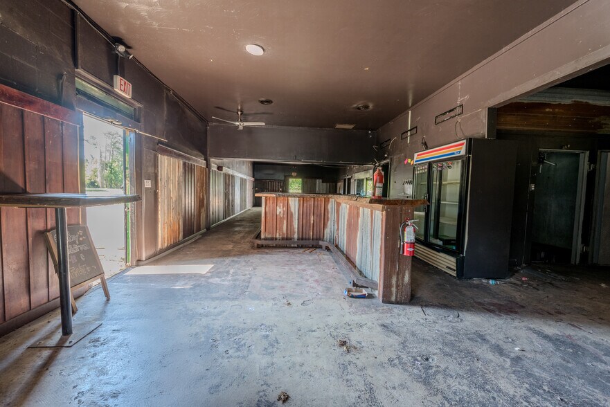 More Photos Of 19510 NE US Hwy 301, Waldo Storefront Retail Office For Sale