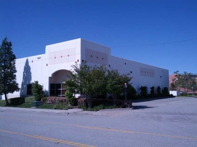 Primary Photo Of 1261 Mountain View Cir, Azusa Warehouse For Lease