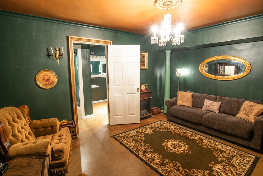 More Photos Of 5646 W Harrier Dr, Missoula Showroom For Sale