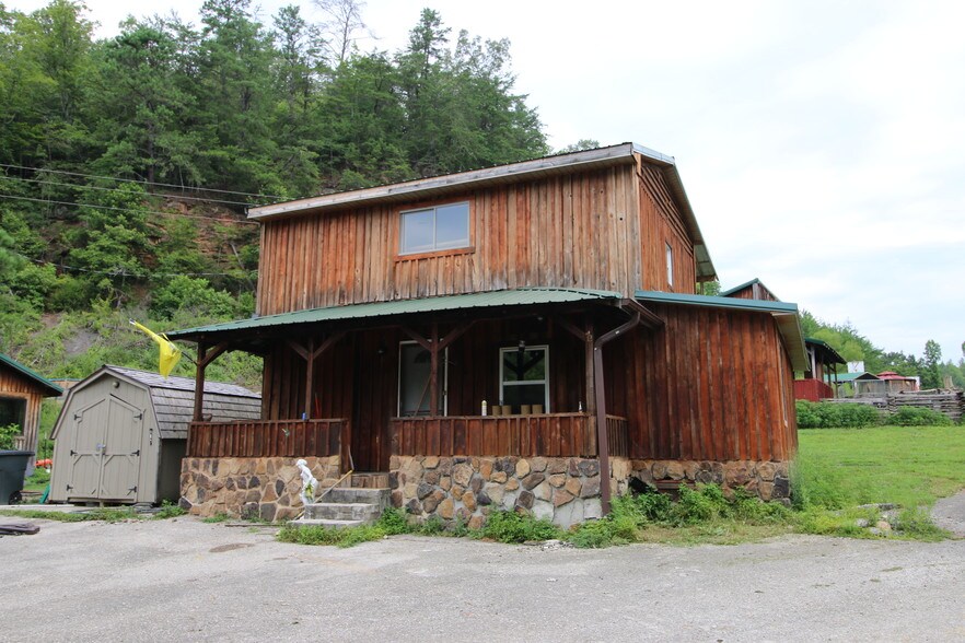 More Photos Of 11251 Highway 90, Parkers Lake Hotel For Sale