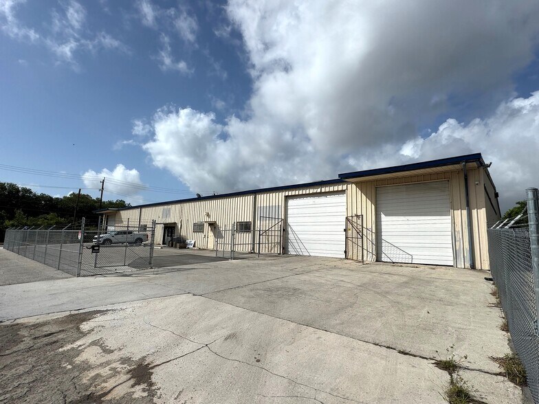 More Photos Of 1222 Chulie Dr, San Antonio Warehouse For Lease