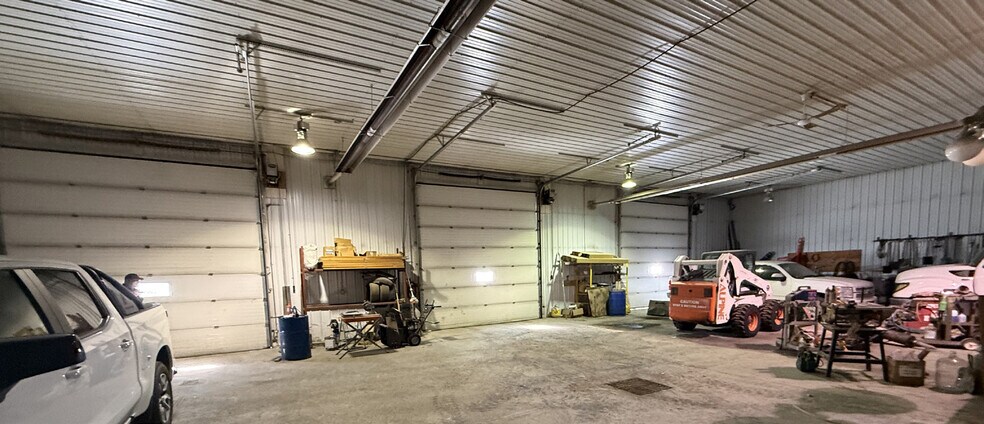 More Photos Of 949 Redonda St, Winnipeg Unknown For Lease