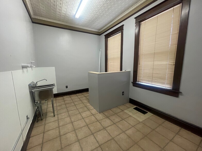 More Photos Of 231-253 Market St, Zanesville Unknown For Lease