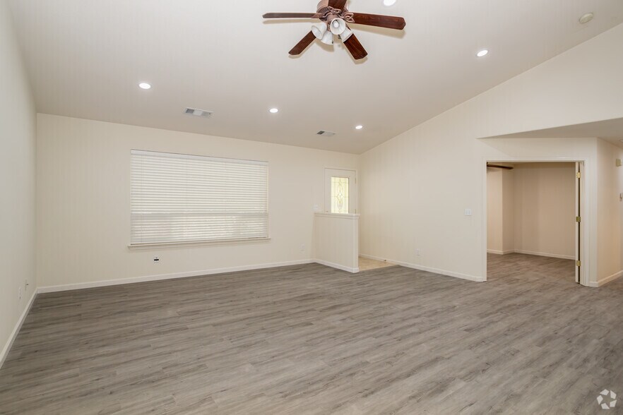More Photos Of 22615 Silverlode Rd, Palo Cedro Flex For Lease