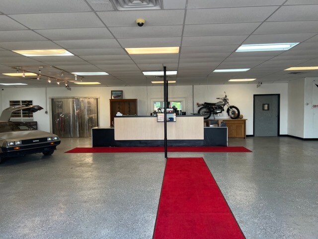 More Photos Of 2921 E Abram St, Arlington Manufacturing For Sale