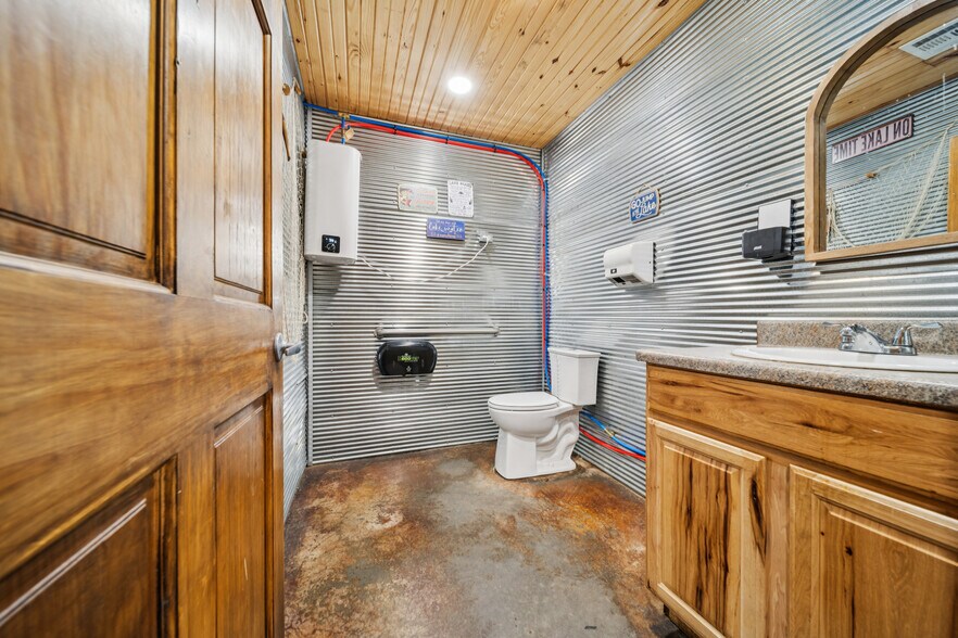 More Photos Of 29301 Hwy 82 Hwy, Park Hill Restaurant For Sale