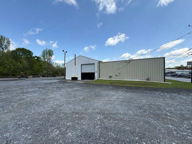 More Photos Of 326 S Marble St, Rockmart Distribution For Sale