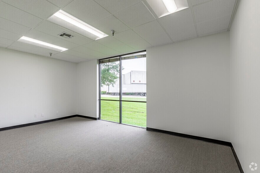 More Photos Of 5400-5410 Kaepa Ct, San Antonio Warehouse For Lease