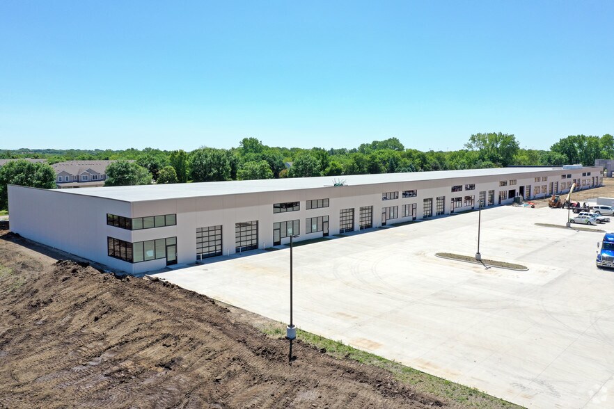 More Photos Of 4701 NW Urbandale Dr, Urbandale Light Distribution For Lease