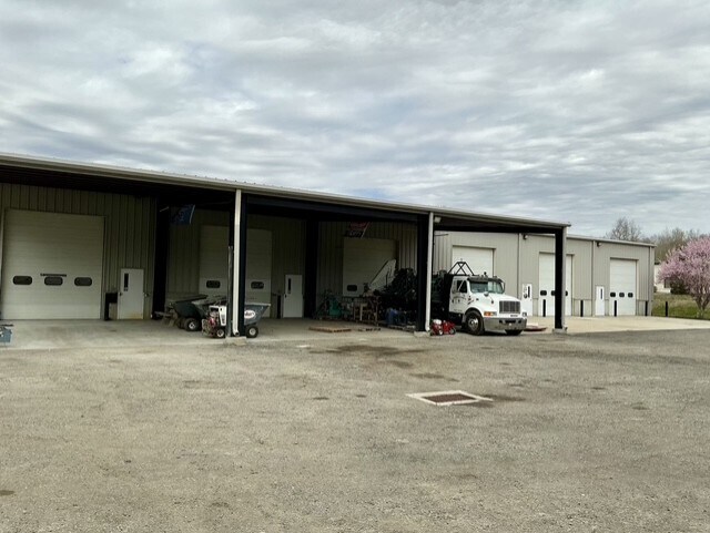 More Photos Of 13 Parkway Dr, Plainfield Warehouse For Lease