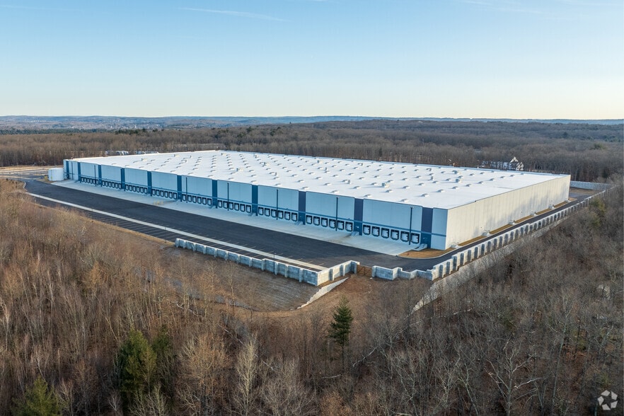 More Photos Of 139 Campanelli Dr, Uxbridge Distribution For Lease