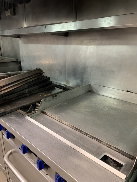 More Photos Of 307 N Broadway, Green Bay Restaurant For Sale