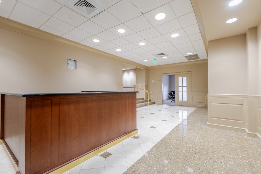 More Photos Of 140 E Main St, Rock Hill Office For Lease