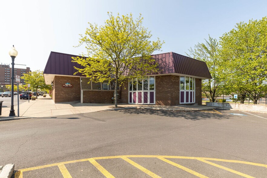 More Photos Of 24 S First St, Fulton Restaurant For Sale