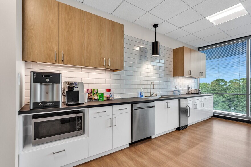 More Photos Of 3475 Piedmont Rd NE, Atlanta Office For Lease