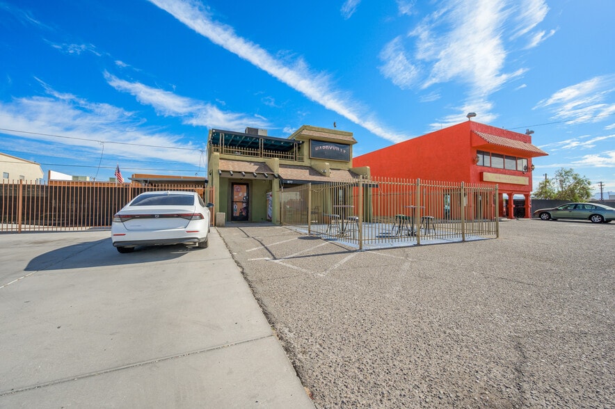 More Photos Of 877 Hancock Rd, Bullhead City Bar For Sale