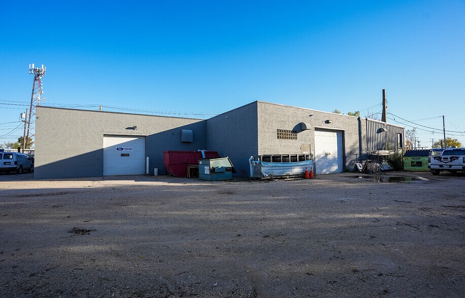 More Photos Of 1808 St Matthews Av, Winnipeg Office For Lease