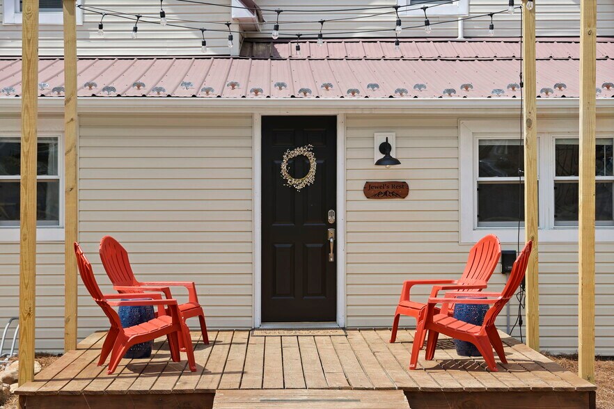 More Photos Of 100 S Railroad Ave, Damascus Apartments For Sale