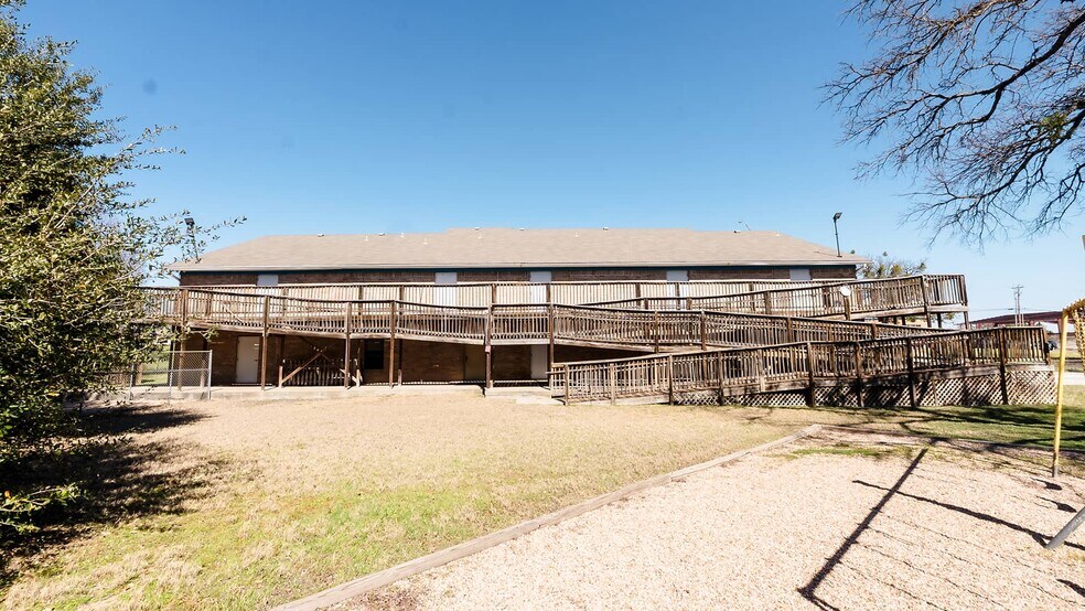 More Photos Of 751 S Bell Blvd, Cedar Park General Retail For Sale