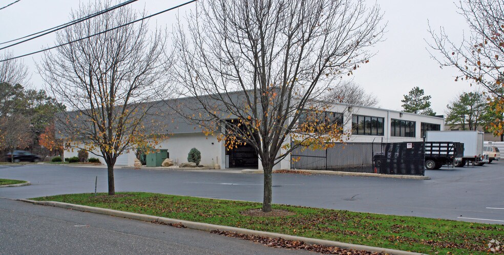 More Photos Of 1565 Sycamore Ave, Bohemia Warehouse For Lease